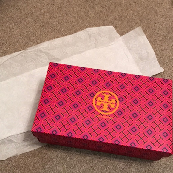 Tory Burch shoe box with tissue paper - Picture 1 of 5